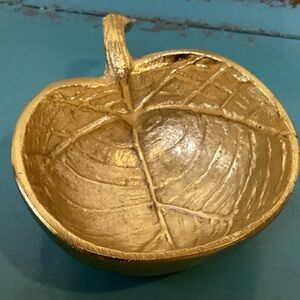 Gold small metal trinket dish leaf shaped 3.5” x 3.5” 2” Deep